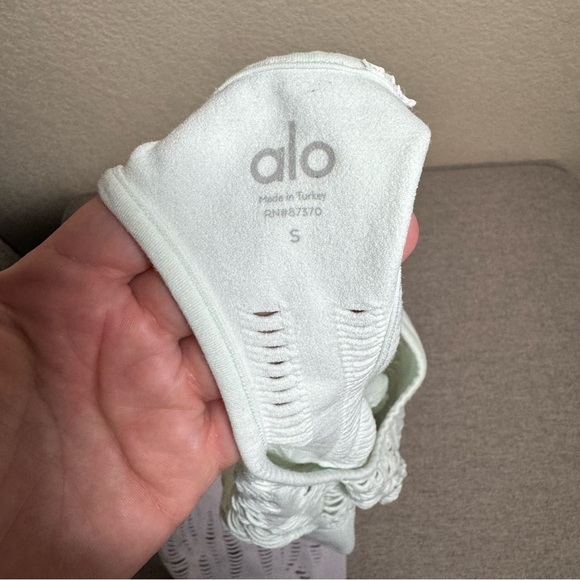 Bundle Alo Yoga Vixen Fitted Tops - Picture 3 of 4